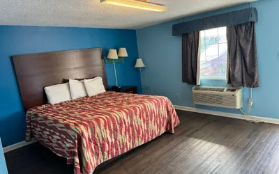 Photo 3 - Holiday Motel by Belvilla Cleveland, TN