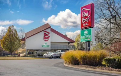 Photo 2 - HomeTowne Studios by Red Roof Buffalo - Niagara Airport