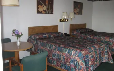 Photo 2 - Sundown Inn