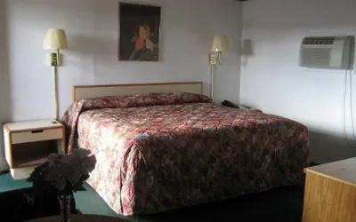 Photo 3 - Sundown Inn
