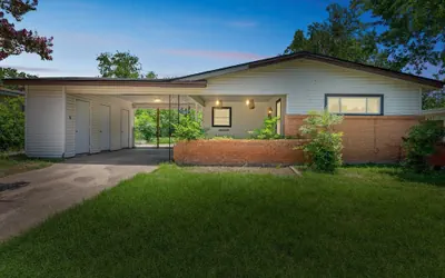 Photo 2 - Cozy Temple Home Fenced Yard & Wi-fi 3 Bedroom Home