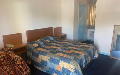 Photo 5 - Traveler's Motel