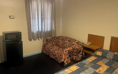Photo 3 - Traveler's Motel