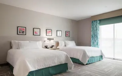 Photo 2 - Hilton Garden Inn Flushing Laguardia