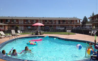 Photo 4 - The River Inn and Suites