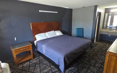 Photo 3 - c towninn and suites