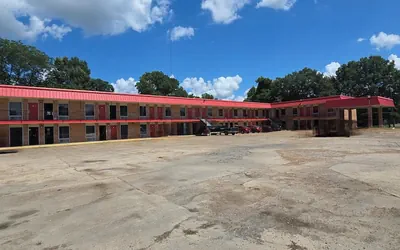 Photo 2 - c towninn and suites