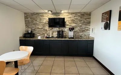 Photo 5 - Studio 6 Suites Urbana, IL