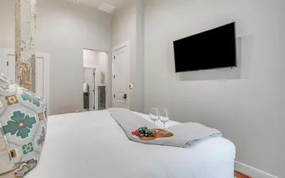 Photo 5 - Nutt House Hotel