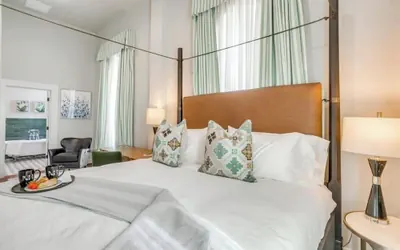 Photo 2 - Nutt House Hotel