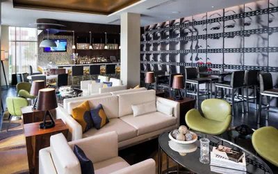 Photo 4 - SpringHill Suites Los Angeles Burbank/Downtown