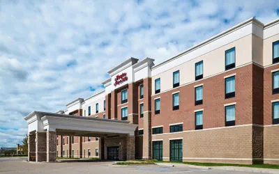 Photo 2 - Hampton Inn & Suites Detroit/Troy