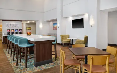 Photo 2 - Hampton Inn & Suites Detroit/Troy