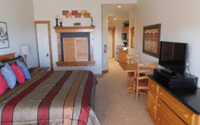 Photo 5 - Longhollow Point Inn Studio 1321