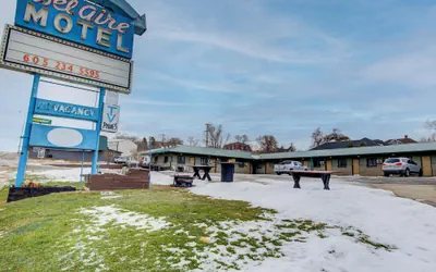 Photo 2 - Bel Aire Motel Chamberlain Near Missouri River I 90