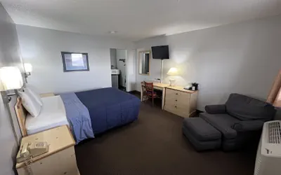 Photo 5 - Regency Inn and Suites