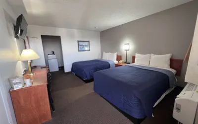 Photo 4 - Regency Inn and Suites