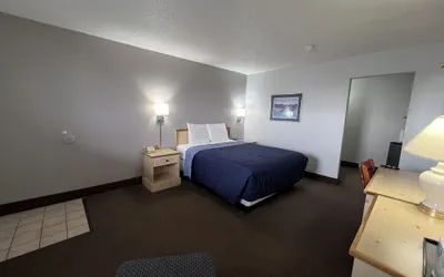 Photo 2 - Regency Inn and Suites