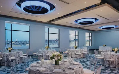 Photo 4 - Aloft by Marriott Boston Seaport District