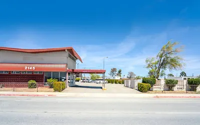 Photo 2 - Mojave Hotel