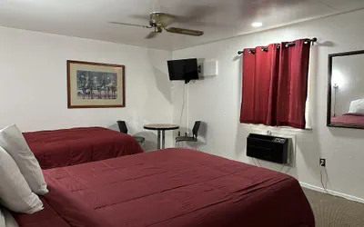 Photo 5 - Travelers Inn Motel