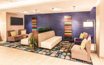 Photo 4 - La Quinta Inn & Suites by Wyndham Duluth