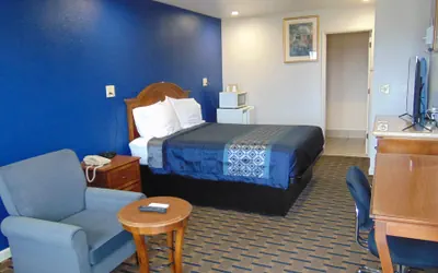 Photo 4 - Corcoran Country Inn