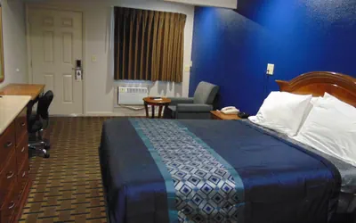 Photo 5 - Corcoran Country Inn