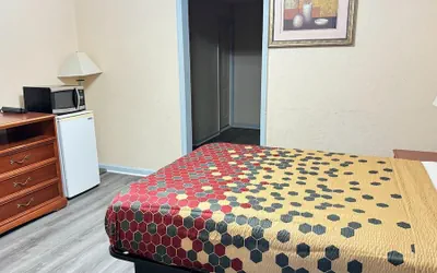 Photo 4 - Budget Inn Express