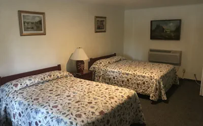 Photo 3 - The Evergreen Inn - Motel and RV Park