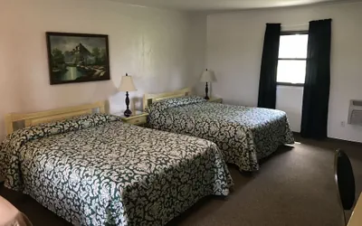 Photo 4 - Evergreen Inn Kansas