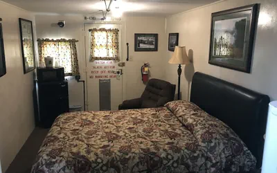 Photo 5 - The Evergreen Inn - Motel and RV Park