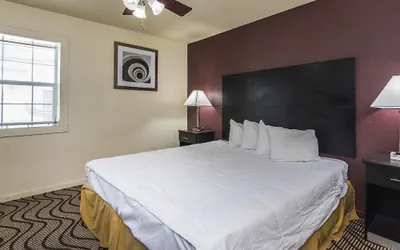 Photo 4 - Relax Inn