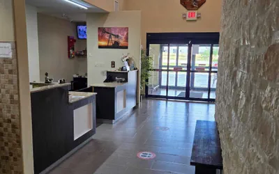 Photo 4 - Karnes City Lodge