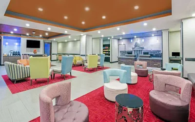 Photo 3 - La Quinta Inn & Suites by Wyndham Guthrie