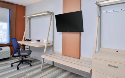 Photo 3 - Holiday Inn Express & Suites Farmington Hills - Detroit by IHG
