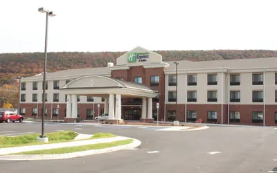 Photo 2 - Holiday Inn Express & Suites Cumberland - La Vale by IHG