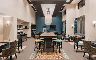 Photo 5 - Hampton Inn & Suites West Des Moines/SW Mall Area
