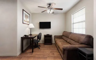 Photo 5 - Eagle's Den Suites Big Spring a Travelodge by Wyndham