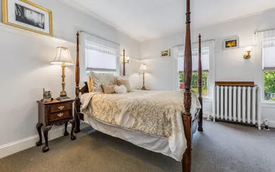 Photo 4 - Castle Manor Inn