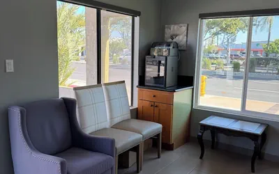Photo 4 - National Inn Garden Grove