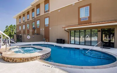 Photo 2 - MainStay Suites Lufkin