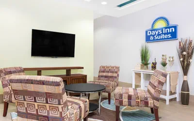 Photo 4 - Days Inn & Suites by Wyndham Madisonville