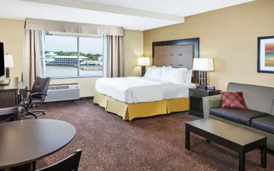 Photo 4 - Holiday Inn Express & Suites Sandusky by IHG