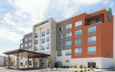 Holiday Inn Express & Suites Sandusky by IHG