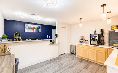 Photo 2 - Freer Executive Inn and Studios