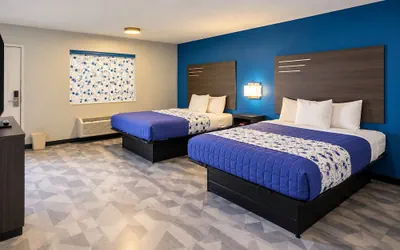 Photo 4 - Freer Executive Inn and Studios