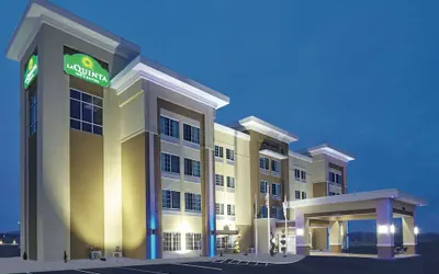 Photo 2 - La Quinta Inn & Suites by Wyndham Springfield IL