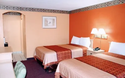 Photo 4 - Hutchinson Inn