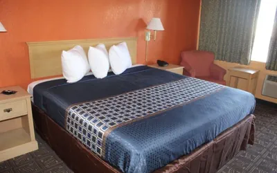 Photo 5 - Hutchinson Inn